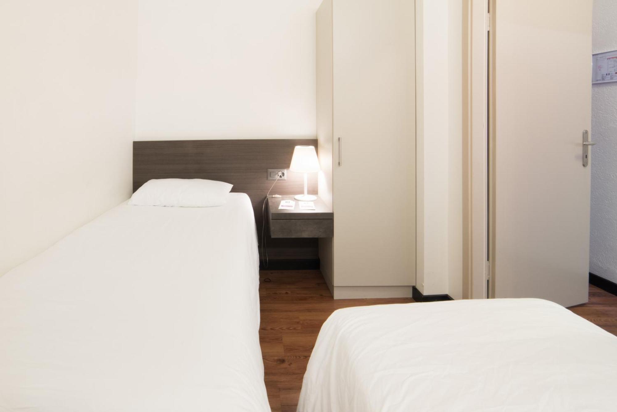 Hotel Montana Geneva Room photo