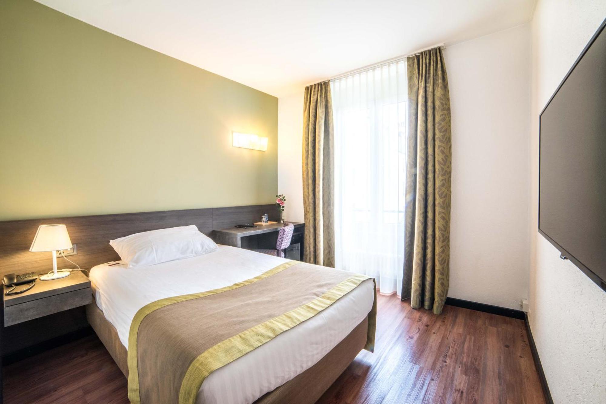 Hotel Montana Geneva Room photo